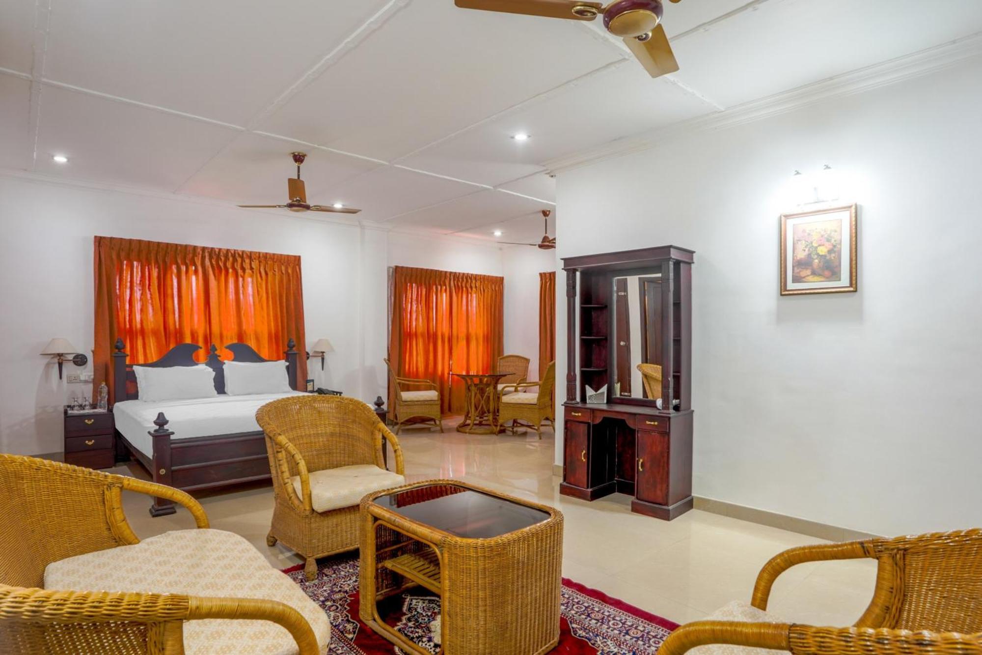 Palette Resorts- Tapovan Green County Thattakād Exterior foto